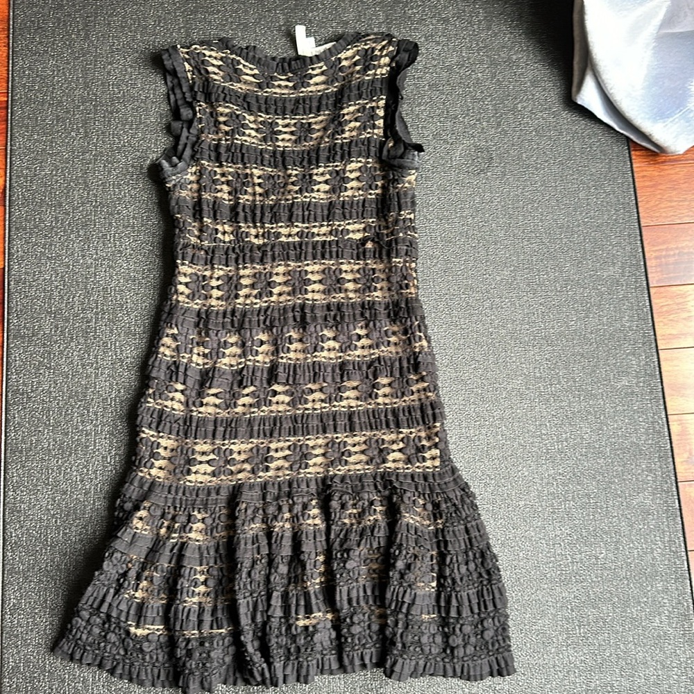 Lace dress - Picture 4 of 4